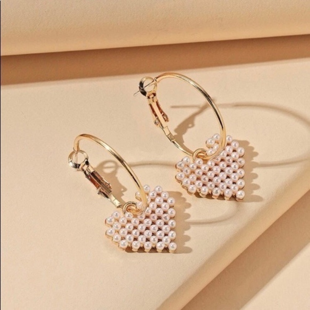 3/$30 💛 Faux Pearl Heart Earrings